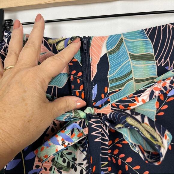 Portmans Women's Black Floral Tropical Paperbag Waist Trousers, Size US 12/16AUS - Picture 5 of 9